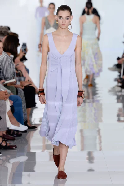 Look 25